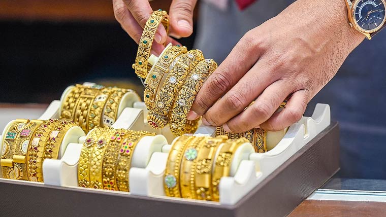 2 روز کی تیزی کے بعد سونا سستا، چاندی کی قیمت مستحکم