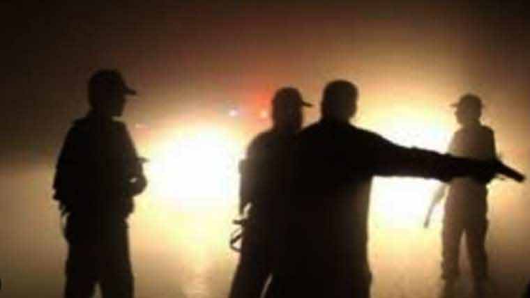 لاڑکانہ میں پولیس کی کارروائیاں: 2 انتہائی مطلوب ڈاکو ہلاک، 2 گرفتار