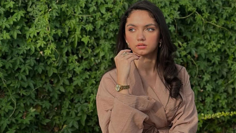 اب اپنی اصل عمر کی نظر آنے لگی ہوں: عینا آصف