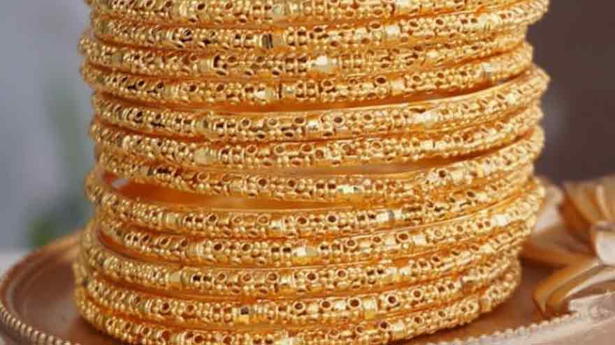 Gold prices surge by Rs3,400 per tola