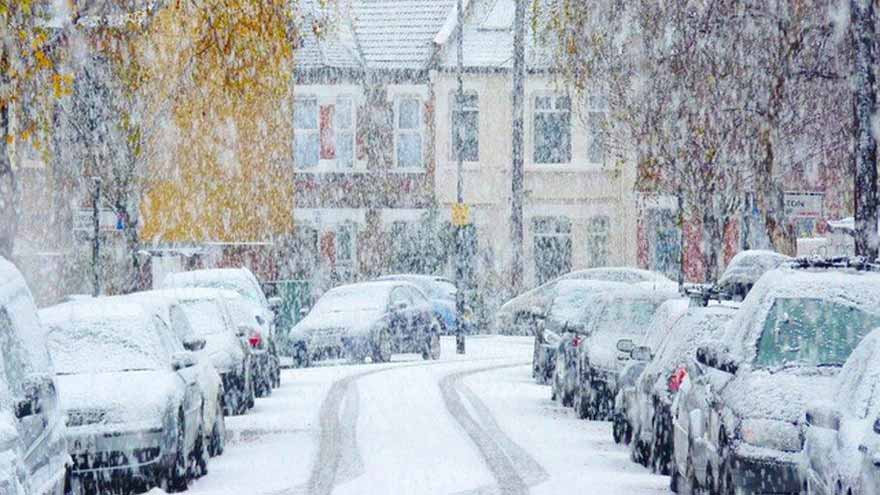 Storm Goretti batters UK with heavy winds and snow