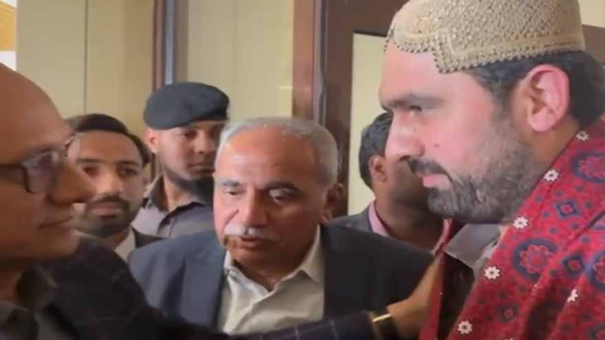 Sindh minister Ghani welcomes KP CM Sohail Afridi upon arrival in Karachi