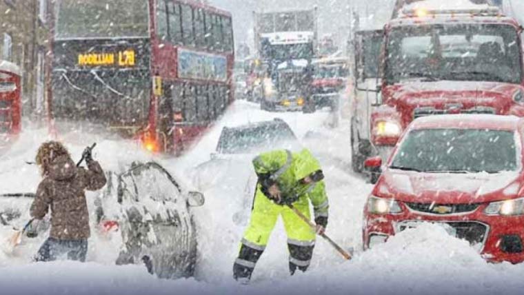 برطانیہ کو برفانی طوفان گوریٹی کا سامنا، ویسٹ مڈ لینڈز ریجن میں دہائی کی شدید ترین برفباری
