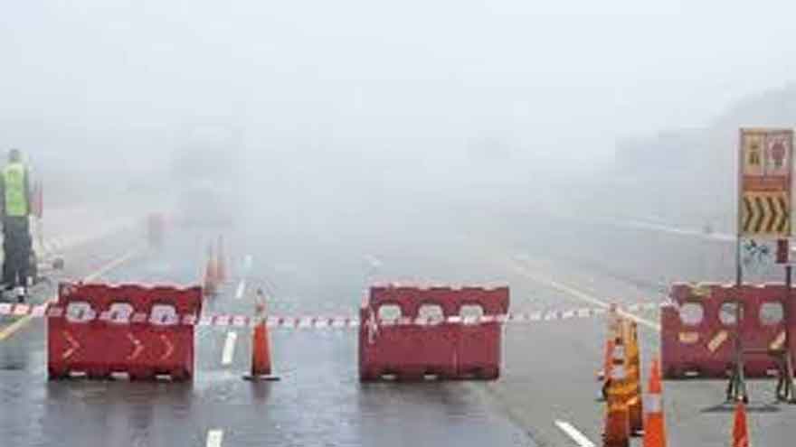 Dense fog blankets Lahore, flights disrupted as temperatures drop