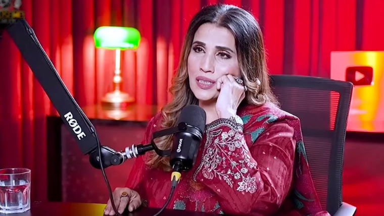 پاکستانی میوزک انڈسٹری میں لیجنڈز گلوکاروں کو مسلسل نظر انداز کیا جا رہا ہے: حمیرا چنا