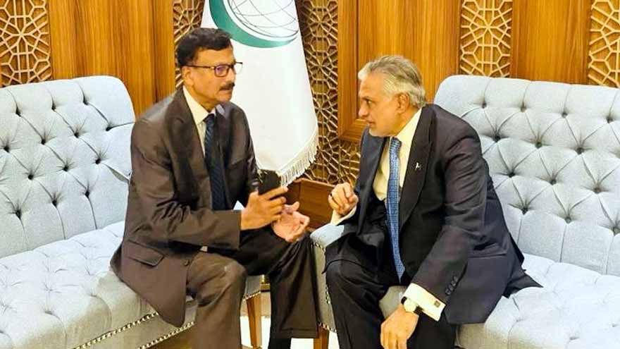 FM Dar meets Bangladeshi counterpart at OIC sidelines in Jeddah