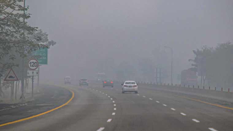  پنجاب میں دھند نے شاہرائیں دھندلا دیں: موٹر ویز بند، الرٹ جاری 