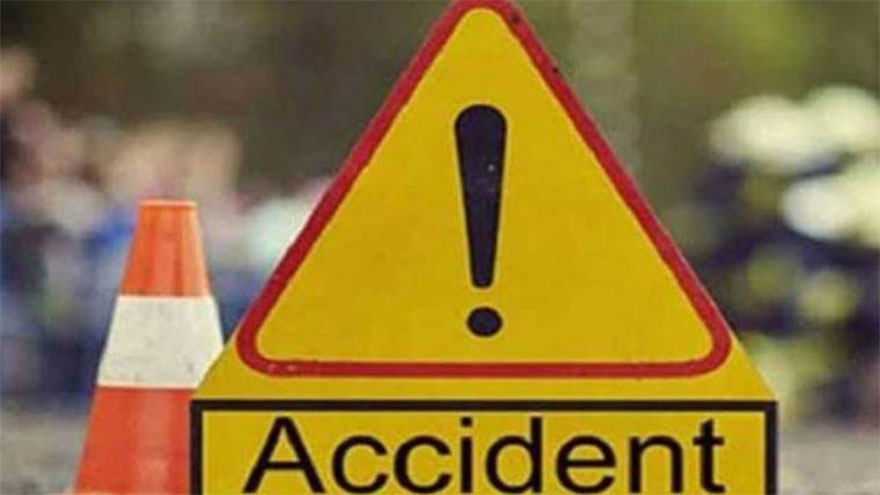 One killed, 12 injured and coach collides with tractor trolley in Shikarpur