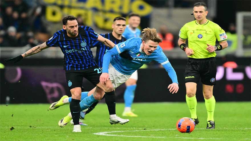 Napoli stay in touch with leaders Inter thanks to talisman McTominay