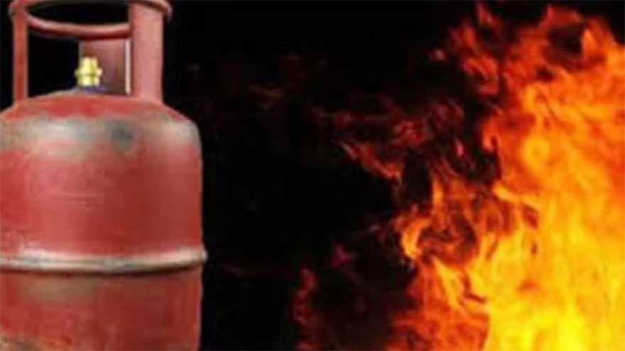 Fire triggered by gas leakage injures couple in Pakpattan