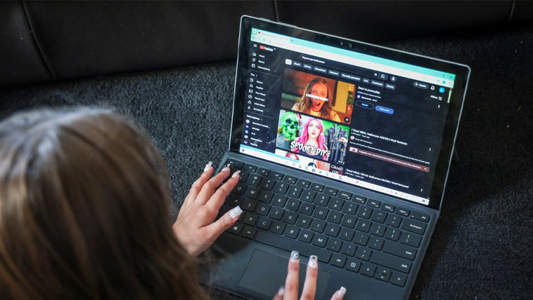 آسٹریلیا بچوں کے سوشل میڈیا استعمال پر پابندی پر نظر ثانی کرے: میٹا