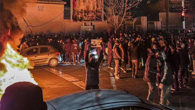 امریکا نے اپنے شہریوں کو فوری طور پر ایران چھوڑنے کی ہدایت کر دی