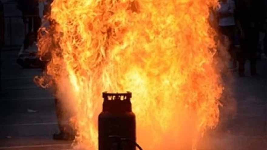 Mother, two young daughters killed in gas leakage fire in Arifwala