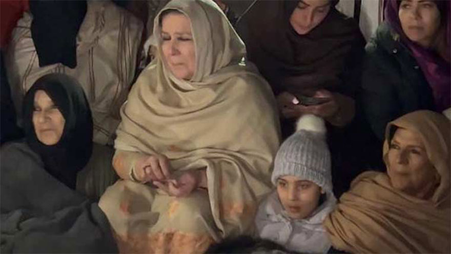 Imran Khan's sisters end sit-in protest after negotiation with police