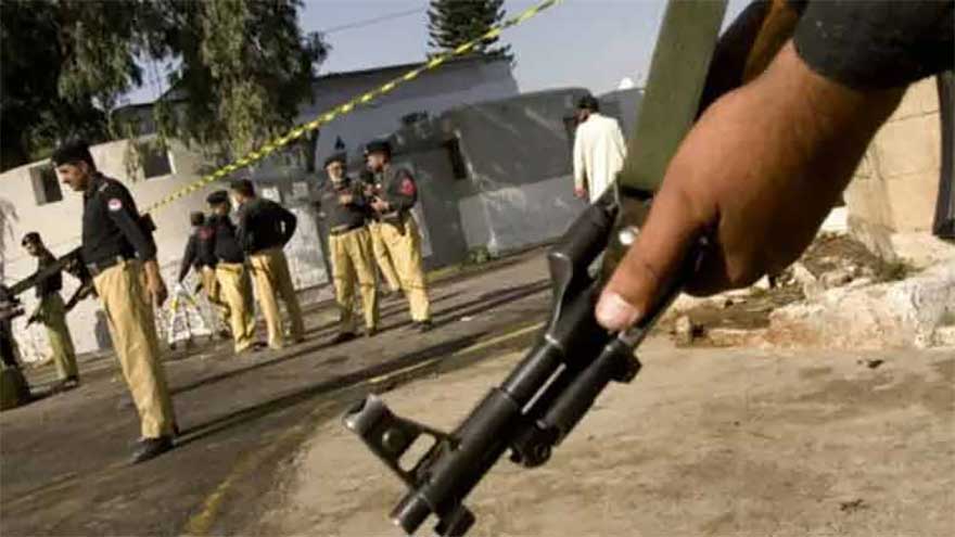 Two suspected robbers killed by 'accomplices' in Peshawar