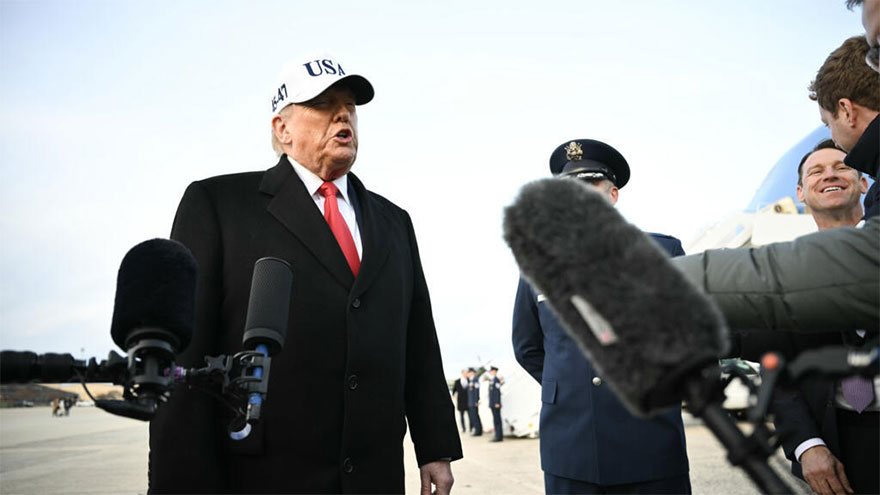 Trump vows 'very strong action' if Iran hangs protesters