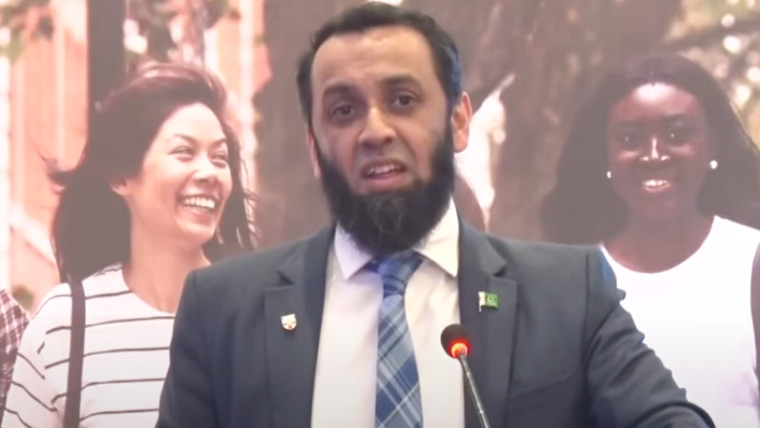 یونیورسٹی آف لندن کی پاکستان کے تعلیمی شعبے سے وابستگی کو سراہتا ہوں: عطا اللہ تارڑ