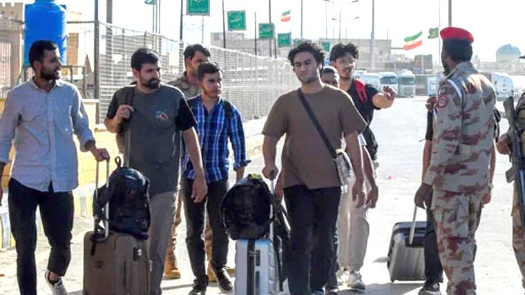 ایران سے پاکستانی شہریوں کے انخلا کا عمل جاری، 377 وطن پہنچ گئے