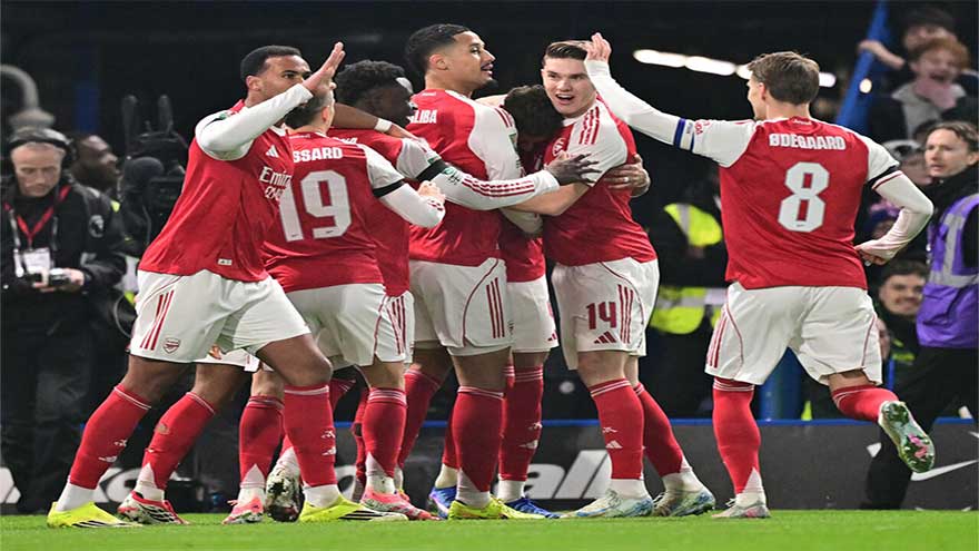 Arsenal beat Rosenior's Chelsea in League Cup semi first leg