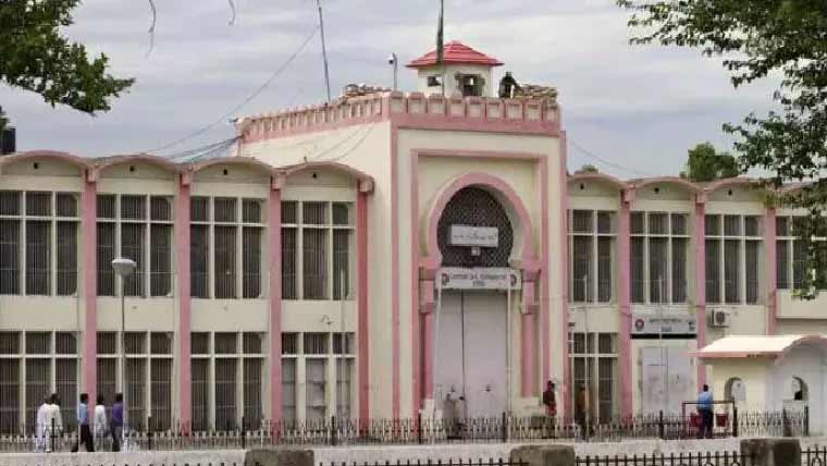 سپرنٹنڈنٹ اڈیالا سمیت 12 جیل افسران تبدیل کردیئے گئے