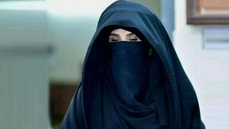 بشریٰ بی بی کی بیٹی نے والدہ سے ملاقات کیلئے لاہور ہائیکورٹ سے رجوع کرلیا