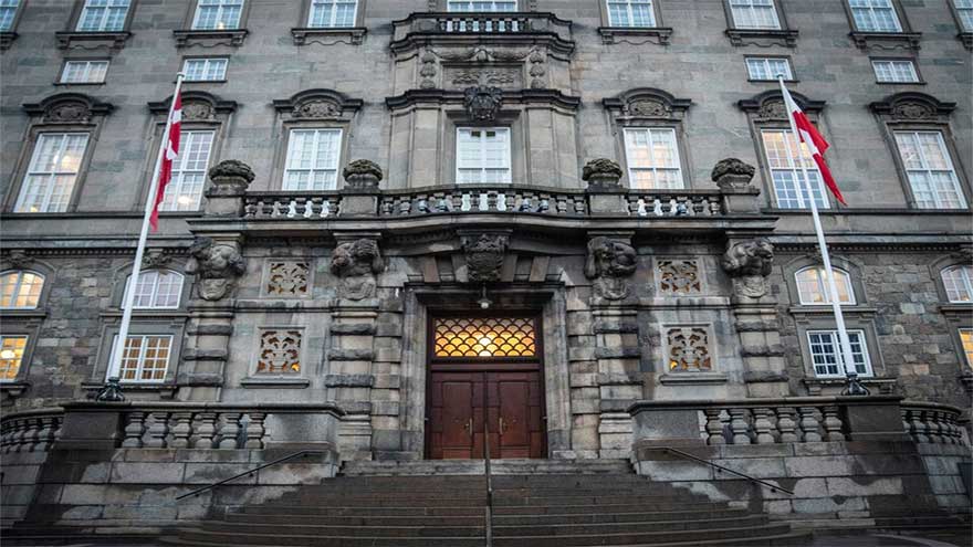 US lawmakers arrive in Copenhagen to counter Trump's Greenland threats