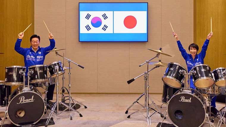 جاپان اور جنوبی کوریا کے درمیان ڈرم سٹک ڈپلومیسی، دونوں ممالک کے سربراہان نے ڈرم بجایا