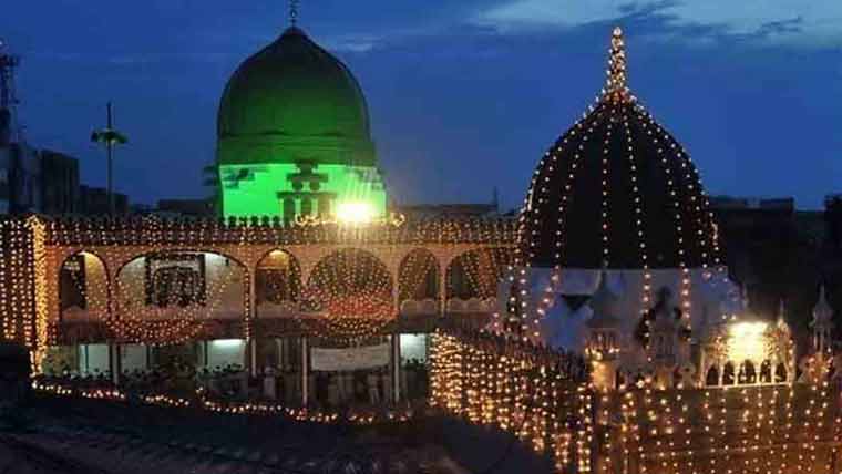 ملک بھر میں شبِ معراج مذہبی جوش و جذبے سے منائی جارہی ہے