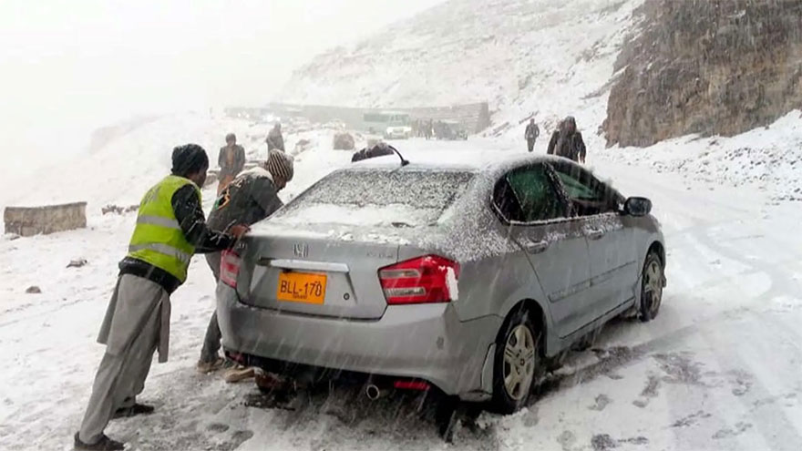 PMD predicts rain, snowfall in upper regions, dense fog in plains across country
