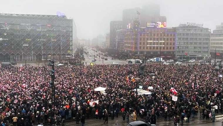 گرین لینڈ پر ٹرمپ منصوبے کیخلاف ڈنمارک میں ہزاروں لوگ سڑکوں پر