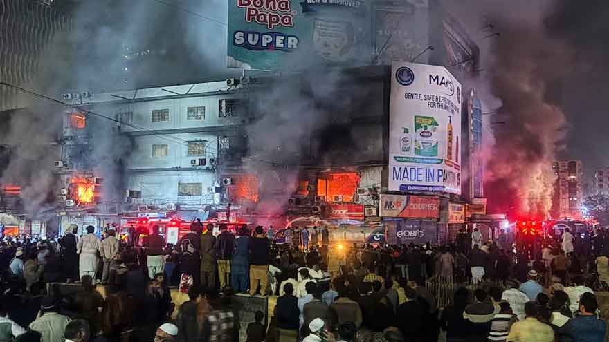 Firefighter among six killed, more than 30 injured in Karachi's Gul plaza fire 