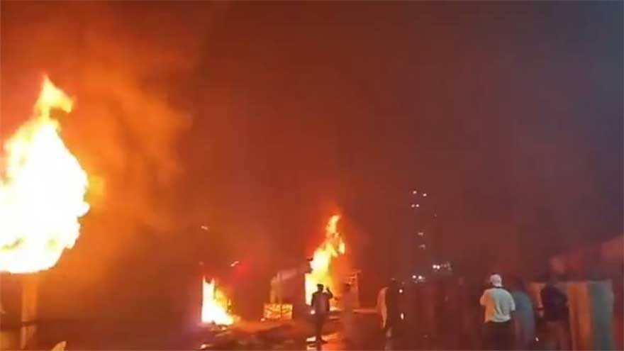 Three die, 20 sustain burns in Karachi plaza fire 