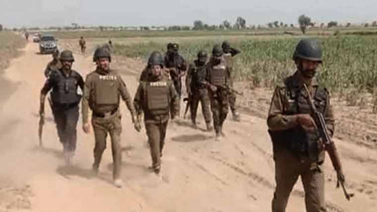 کچے میں پولیس کا آپریشن، 11ڈاکوؤں نے سرنڈر کردیا