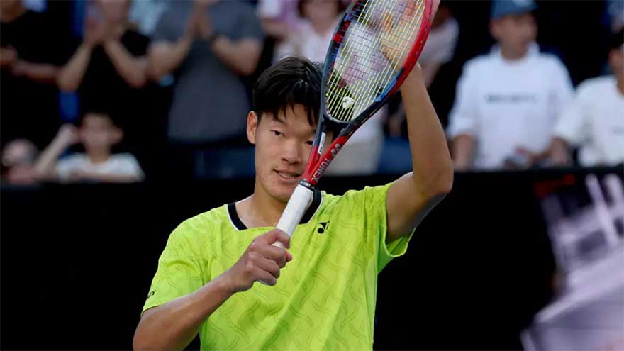 Young star Zheng may have to give back Australian Open prize money
