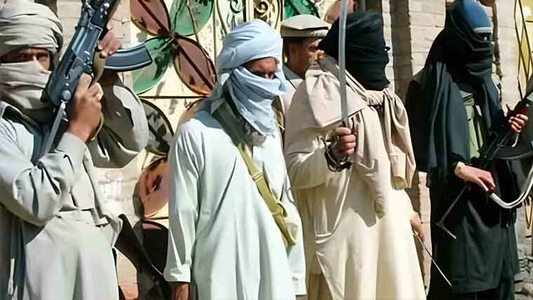 راجن پور: کچہ کے بدنام زمانہ ڈاکو وہاب اور شاہدین لونڈ نے بھی سرنڈر کردیا