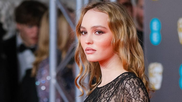 جانی ڈیپ کی بیٹی ’للی روز ڈیپ‘ نے سوشل میڈیا کی کمائی میں سب کو پیچھے چھوڑ دیا