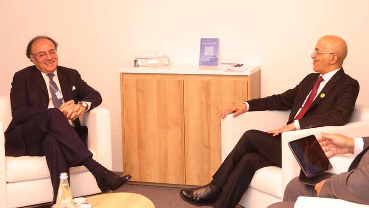 وزیر خزانہ کی سعودی ہم منصب سے ملاقات، دوطرفہ تعلقات مضبوط بنانے پر اتفاق