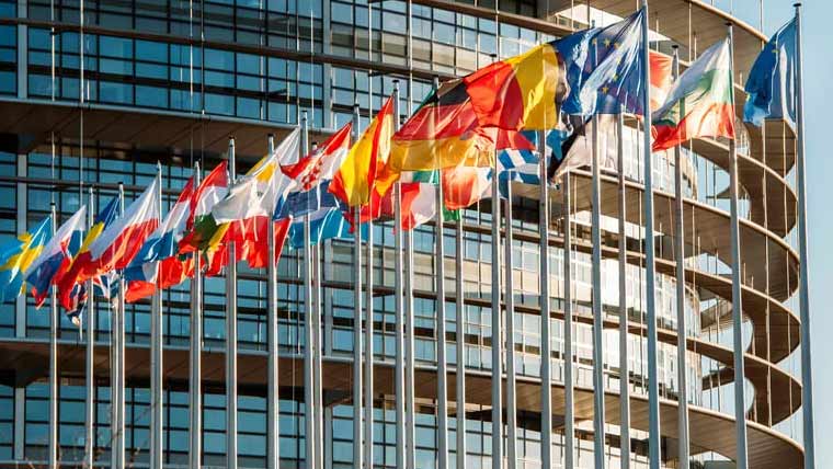 یورپی رہنماؤں کا امریکی ٹیرف کے خلاف مشترکہ حکمت عملی اپنانے پر غور