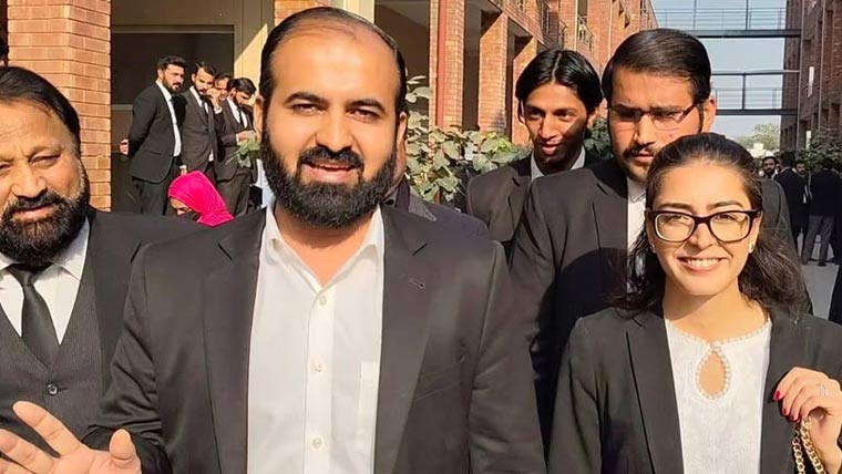 متنازعہ ٹویٹس کیس: ایمان مزاری اور ہادی علی چٹھہ کی ضمانت بحال