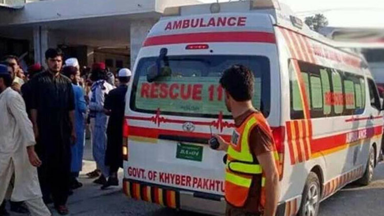 شجاع آباد میں کار اور رکشے میں تصادم، 6 ماہ کا بچہ جاں بحق، 2 افراد زخمی