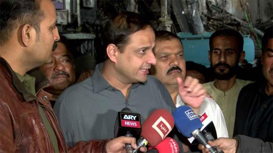 Murtaza Wahab visits Gul Plaza to review search, rescue operations
