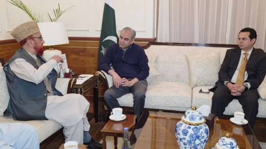 Mufti Muneeb meets Naqvi, Talal Chaudhry, urges immediate resolution of issues