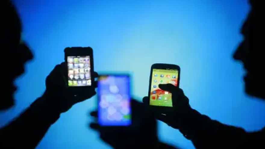Used imported phone prices likely to fall as FBR revises valuation rates
