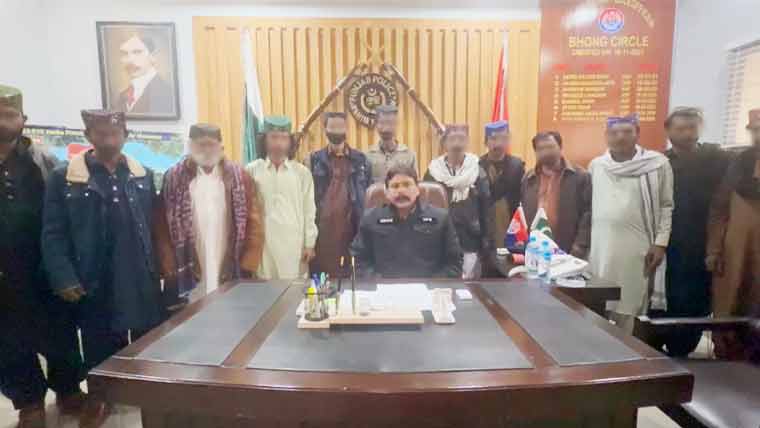 کچے میں بدنامِ زمانہ اندھڑ گینگ کے 24 ارکان نے ہتھیار ڈال دیئے