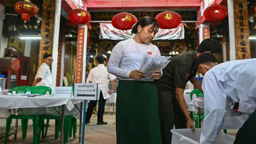 UN expert urges world to reject Myanmar 'sham' election