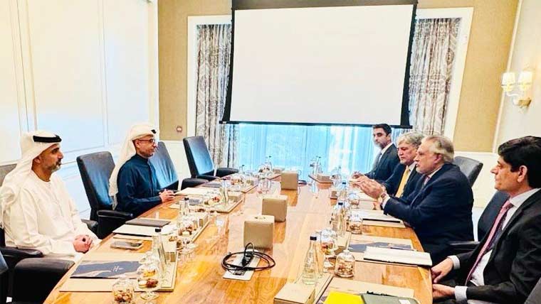 اسحاق ڈار کا دورہ متحدہ عرب امارات، 3 ارب ڈالر قرض پر بات چیت