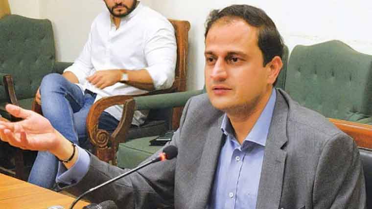 میئر کراچی کا بڑا اعلان، شہر میں 418 سڑکوں کی ازسرِنو تعمیر کا فیصلہ