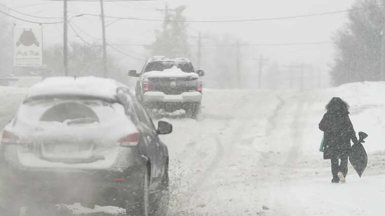 متعدد امریکی ریاستیں برفانی طوفان کی لپیٹ میں، 10 ہزار سے زائد پروازیں منسوخ