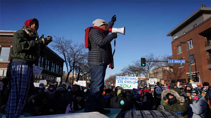 Federal immigration agents kill another US citizen in Minneapolis, sparking protests