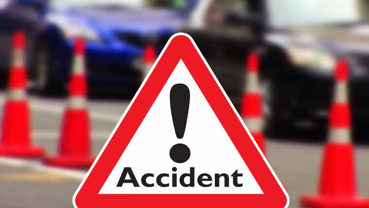 مظفر گڑھ: کار ریلوے لائن کی حفاظتی باڑ سے ٹکرا گئی ، ڈرائیور اور بچہ جاں بحق